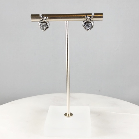 🎖HP 2X🏅 {Serena} Heart Bow Studs - Picture 2 of 5